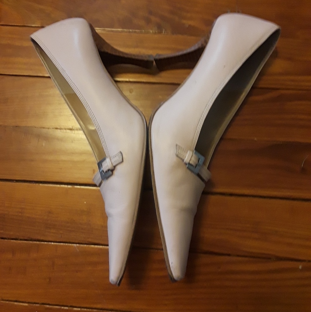 AK Anne Klein Soft Pink Shoe with Kitten heels
